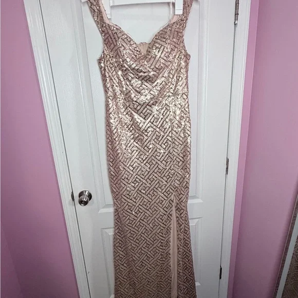 🩷Fashion Nova Shimmering Gold Sequin Prom Dress - Picture 2 of 7